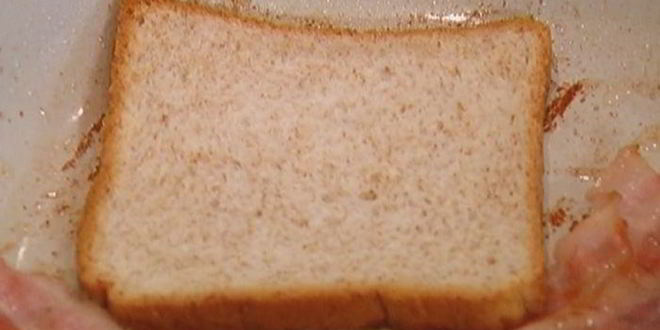 Рецепт тостов с беконом, помидорами, цукини и сыром