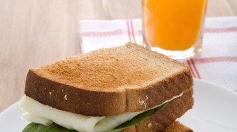 Как приготовить тосты с белковым омлетом и шпинатом