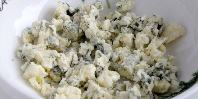 Рецепт тостов с грушей, голубым сыром и кедровыми орешками