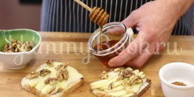 Рецепт тостов с грушей и медом