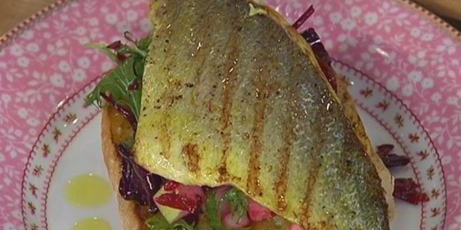 Рецепт тостов с рыбой карри и свекольным салатом