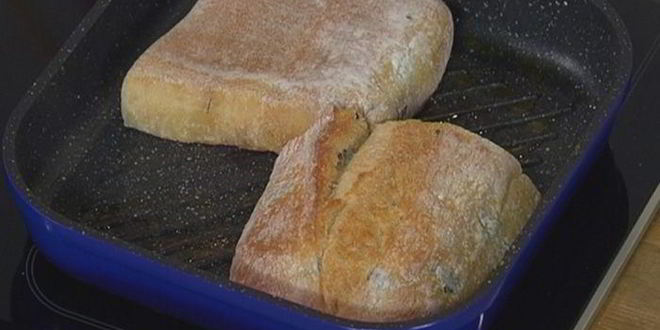 Рецепт тостов с рыбой карри и свекольным салатом