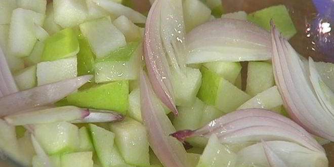 Рецепт тостов с рыбой карри и свекольным салатом