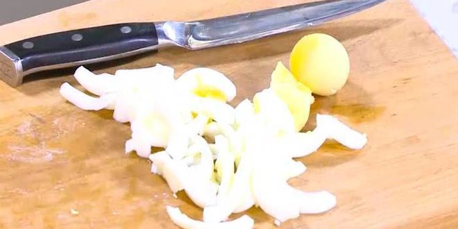 Рецепт тостов с сельдью, свеклой и зеленым горошком