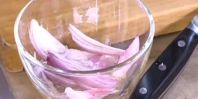 Рецепт тостов с сельдью, свеклой и зеленым горошком