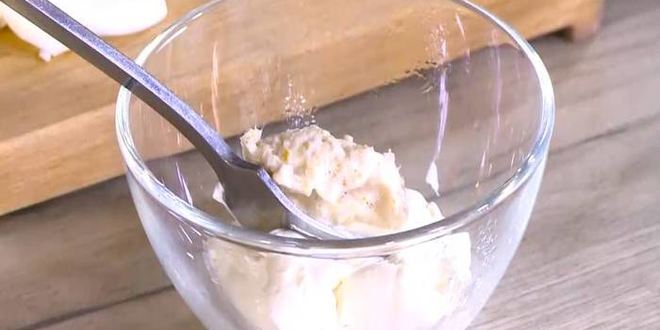 Рецепт тостов с сельдью, свеклой и зеленым горошком