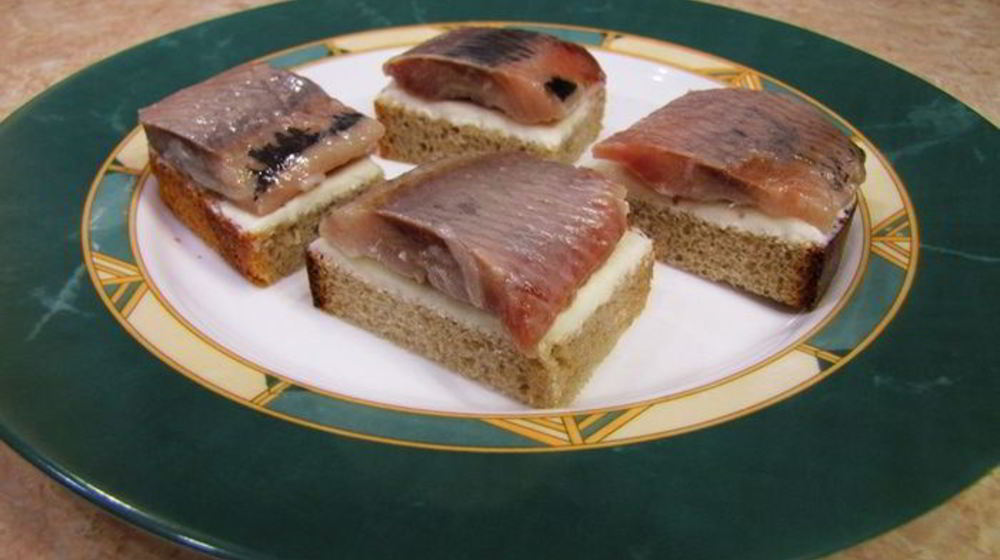 Как приготовить тосты с селедкой
