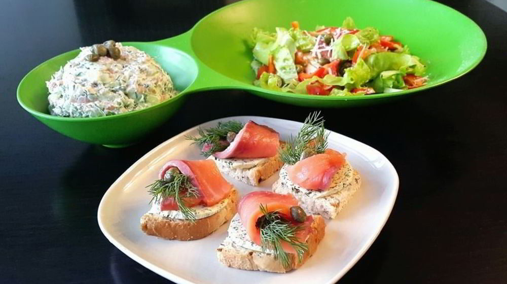 Как приготовить тосты с зеленым маслом и семгой