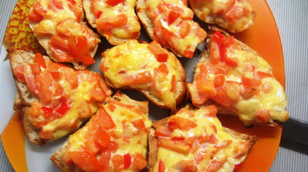 Как приготовить запеченные тосты с паприкой