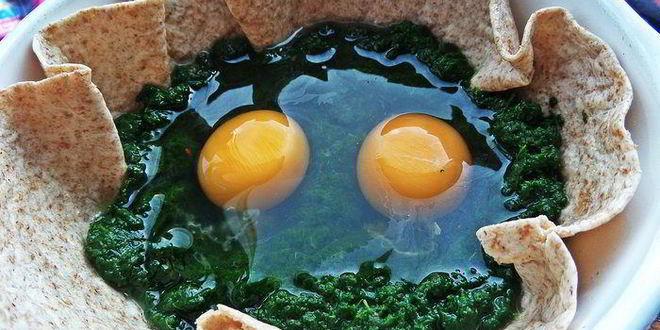 Рецепт глазуньи, запеченной в шпинате