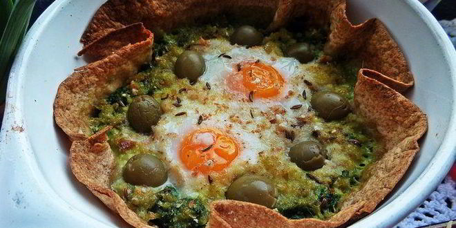 Рецепт глазуньи, запеченной в шпинате