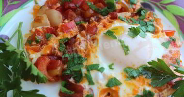 Рецепт Шакшуки яичница с помидорами и луком