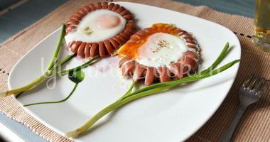 Рецепт Весенней яичницы с сосисками