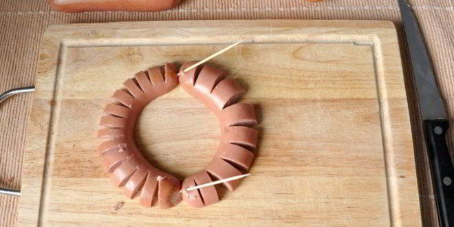 Рецепт весенней яичницы с сосисками