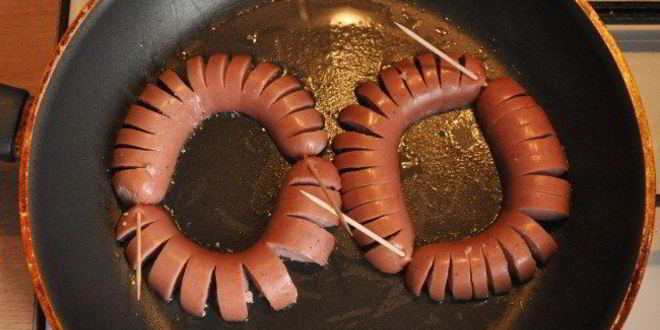 Рецепт весенней яичницы с сосисками