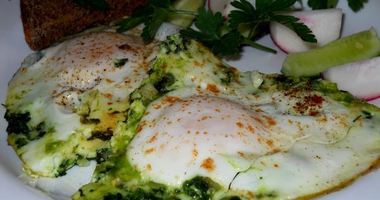 Рецепт Весенней яичницы со шпинатом