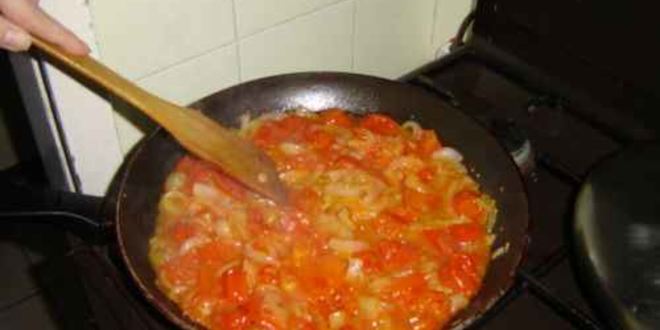 Рецепт яичницы с помидорами