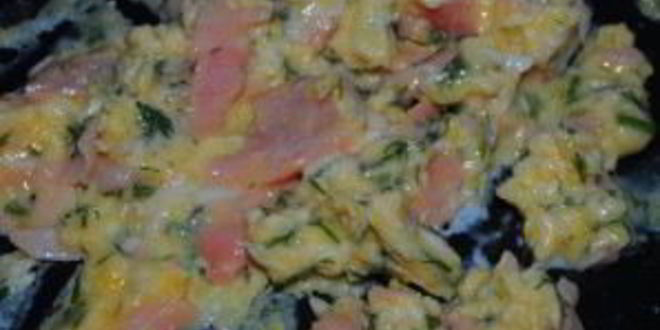 Рецепт яичницы с семгой