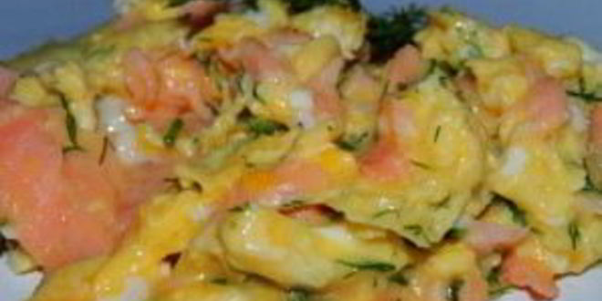 Рецепт яичницы с семгой