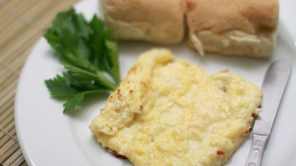 Как приготовить яичницу с сыром в духовке