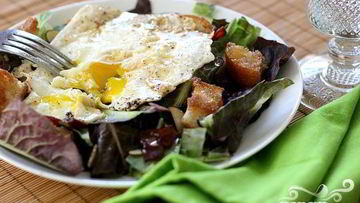 Рецепт Яичницы с тостами и салатом