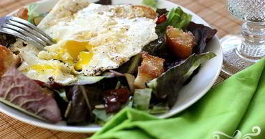 Рецепт Яичницы с тостами и салатом