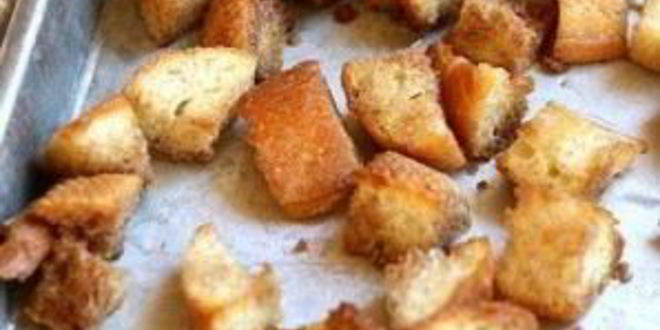 Рецепт яичницы с тостами и салатом