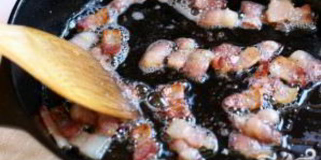 Рецепт яичницы с тостами и салатом