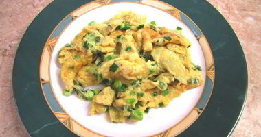 Рецепт Яичницы с зеленым луком на завтрак в субботу