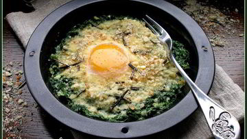 Рецепт Яичницы со шпинатом и розмариновыми сухариками