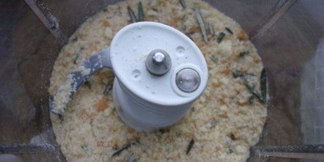 Рецепт яичницы со шпинатом и розмариновыми сухариками