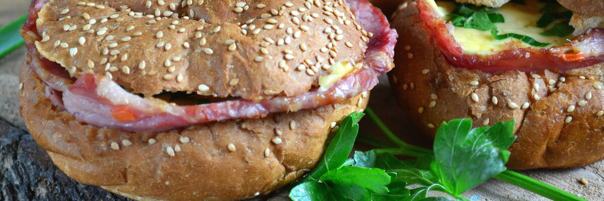 Рецепт Яичницы в булочке с ветчиной