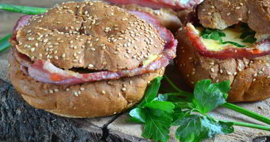 Рецепт Яичницы в булочке с ветчиной