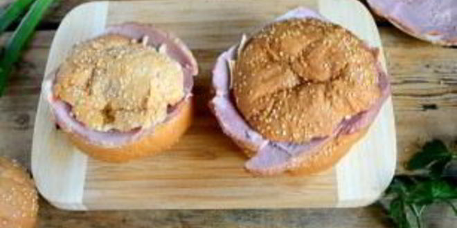 Рецепт яичницы в булочке с ветчиной