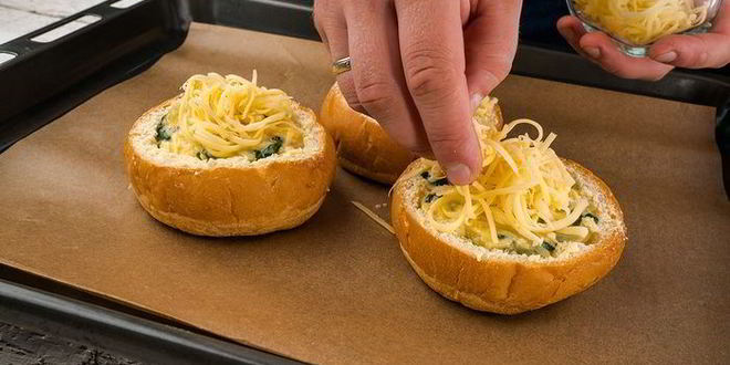 Рецепт яичницы в булочке