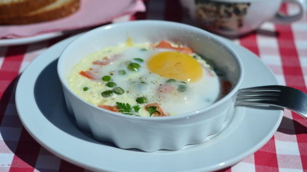 Как приготовить яичницу в микроволновке