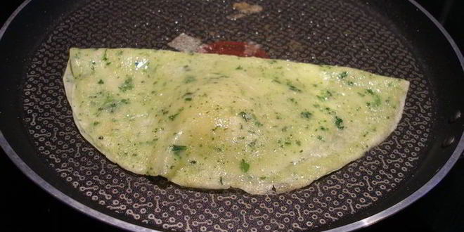 Рецепт яичницы в шпинатных блинчиках