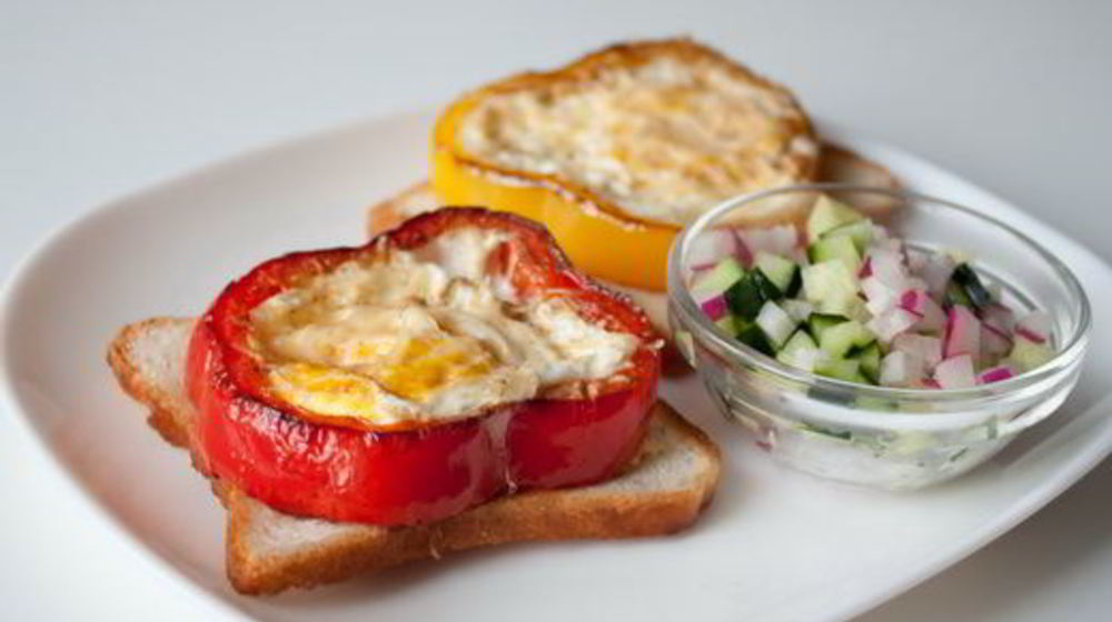 Как приготовить яичницу в сладком перце