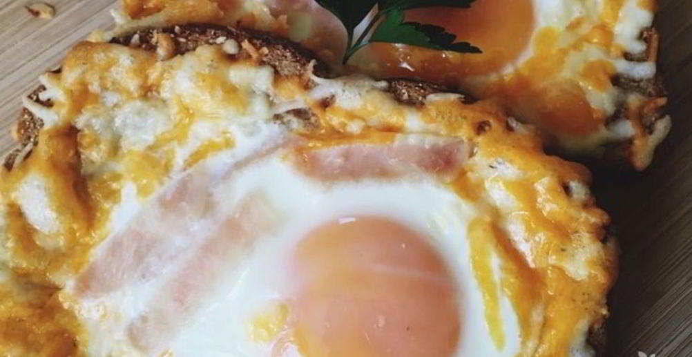 Рецепт весеннюю яичницу со шпинатом