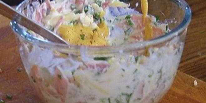 Рецепт яиц, запеченных с ветчиной, сыром и травами