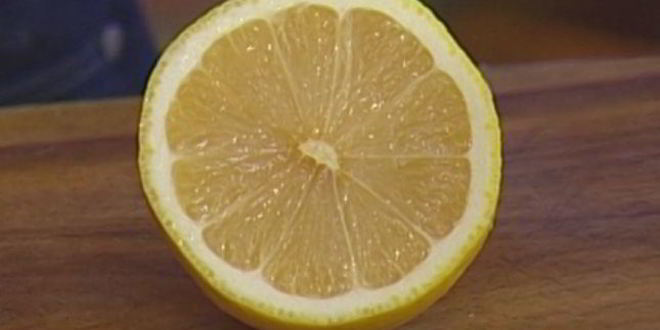 Рецепт яиц, запеченных в картофеле, с гарниром из шпината