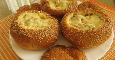 Рецепт Жульена в булочке с кунжутом