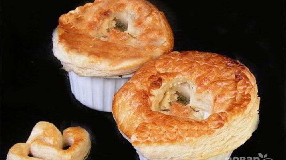 Как приготовить жюльена с крышечками из слоеного теста